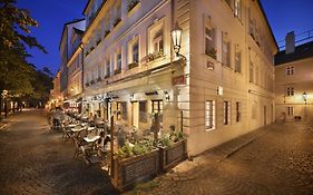 Hotel At The Golden Scissors