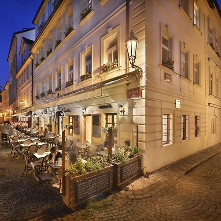 Hotel At The Golden Scissors Prag Eksteriør billede