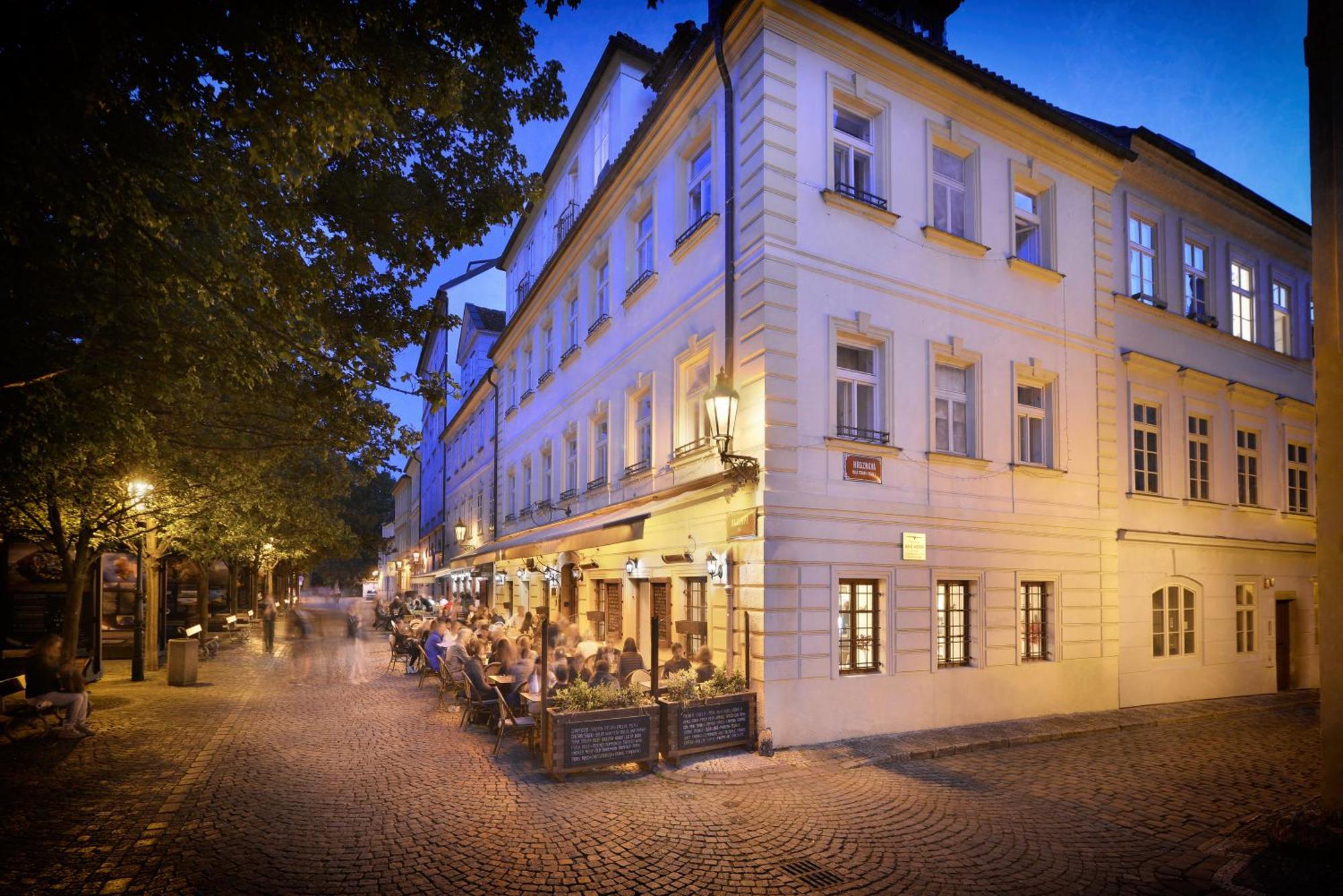 Hotel At The Golden Scissors Prag Eksteriør billede
