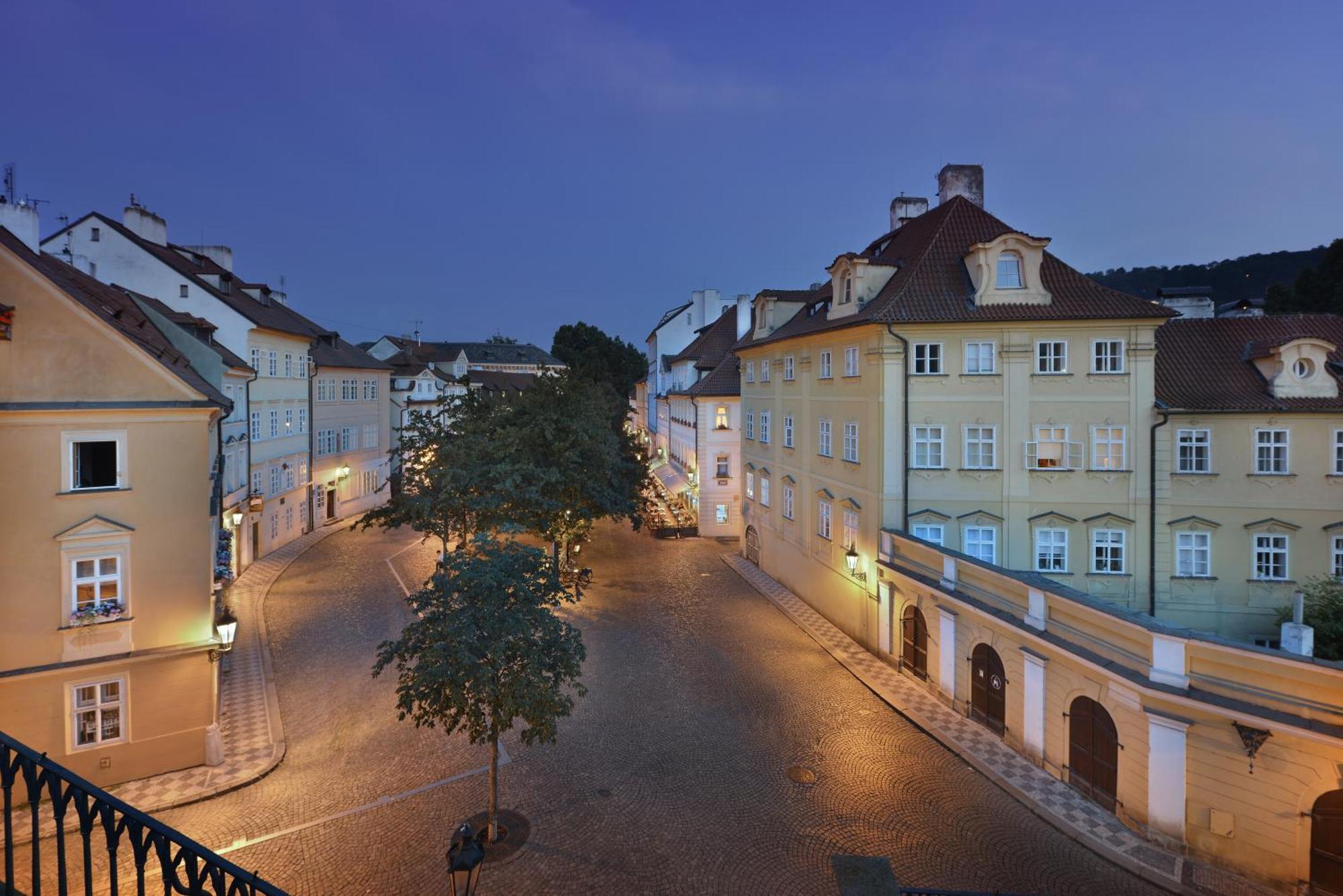 Hotel At The Golden Scissors Prag Eksteriør billede