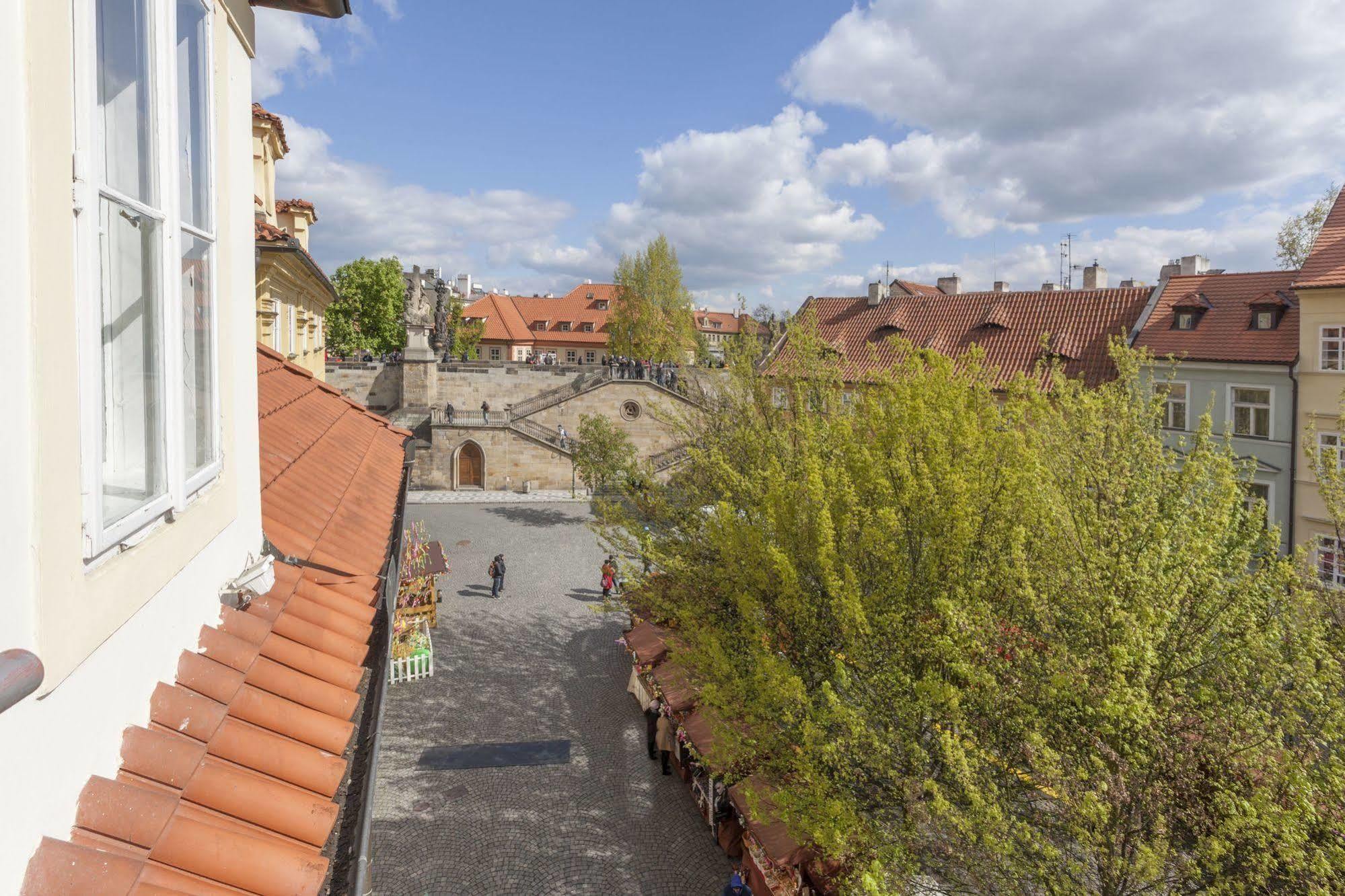 Hotel At The Golden Scissors Prag Eksteriør billede