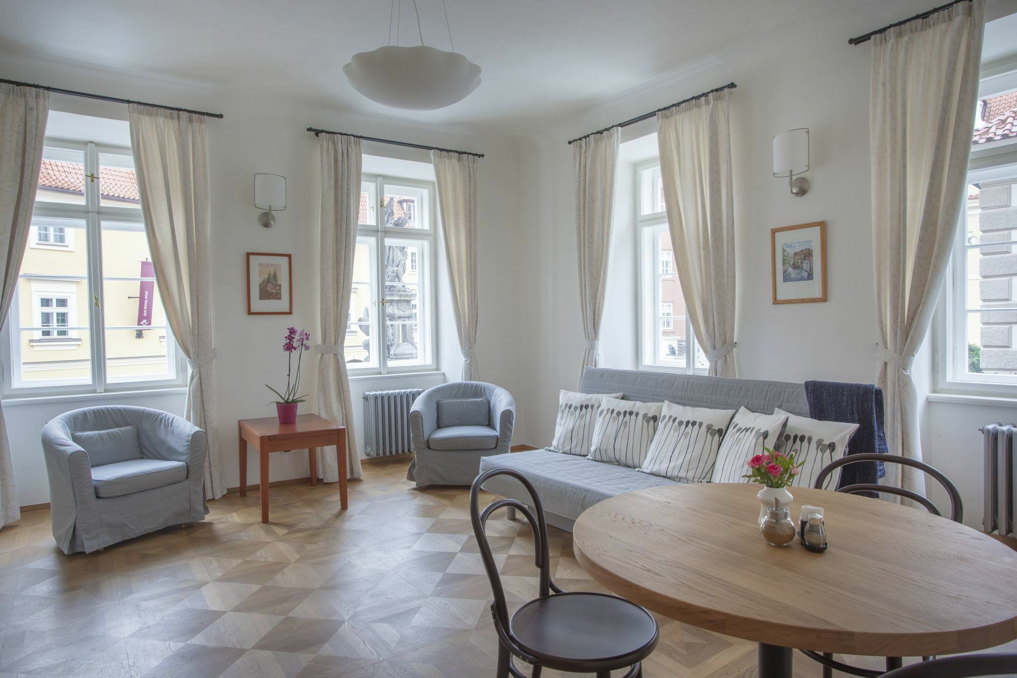 Hotel At The Golden Scissors Prag Eksteriør billede